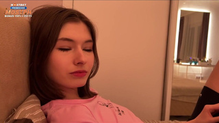 Сиськи на камеру показала, давай и домашку снимем — что терять-то